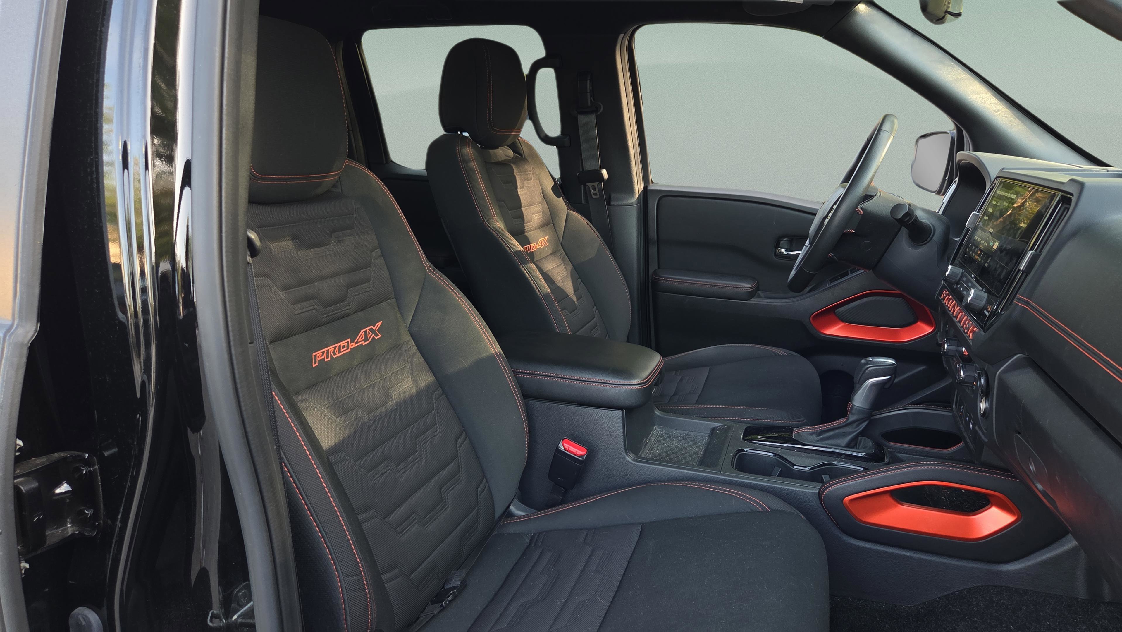 Used 2025 Nissan Frontier PRO-4X image 14