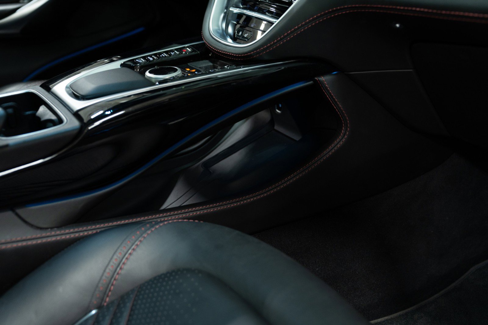 Used 2021 Aston Martin DBX image 27