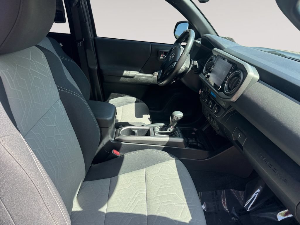 Used 2021 Toyota Tacoma TRD Off-Road w/ Technology Package AWD/4WD image 15