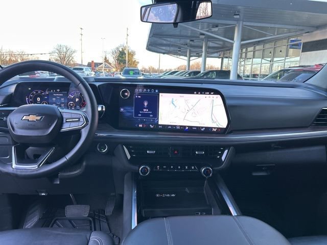 Used 2025 Chevrolet Suburban LT image 25