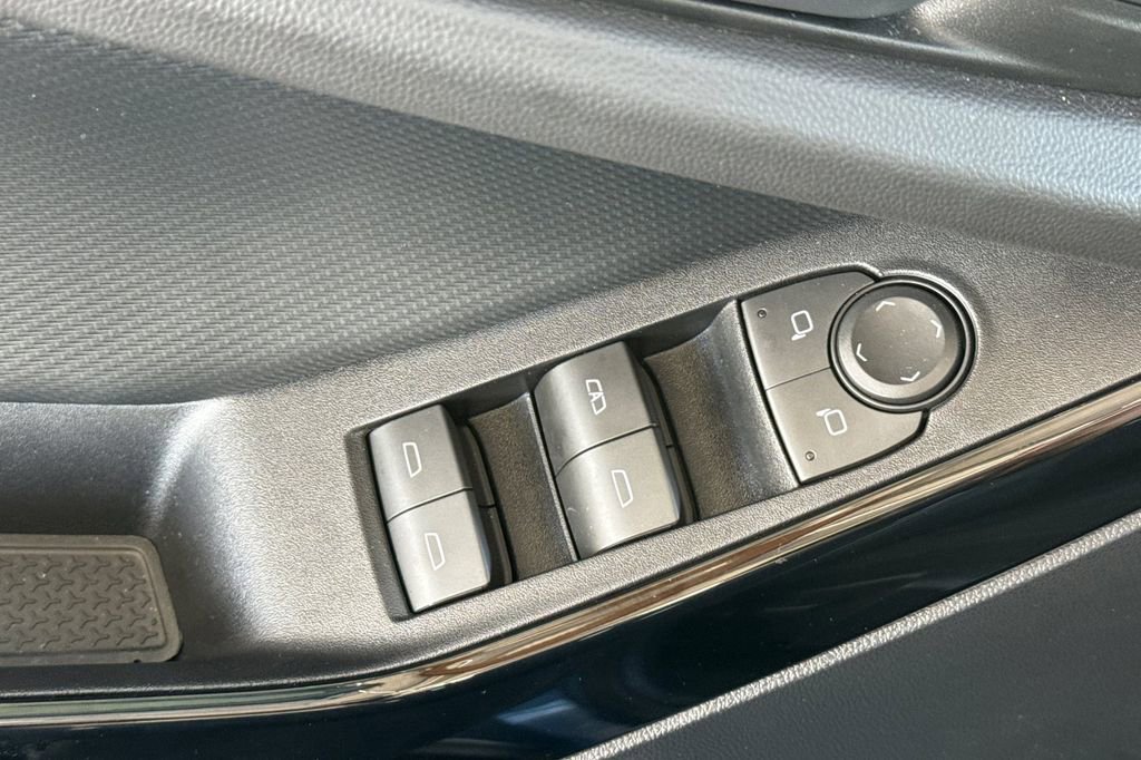 Used 2026 Chevrolet Equinox LT image 18