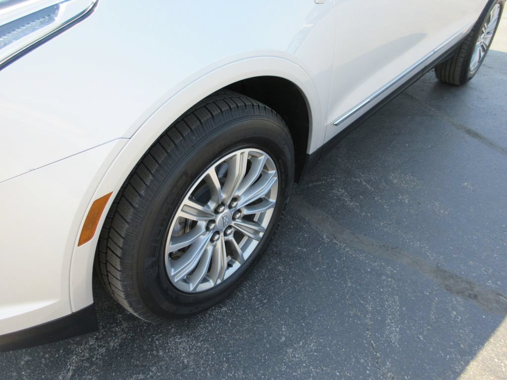 Used 2017 Cadillac XT5 Luxury w/ Driver Awareness Package AWD/4WD image 13