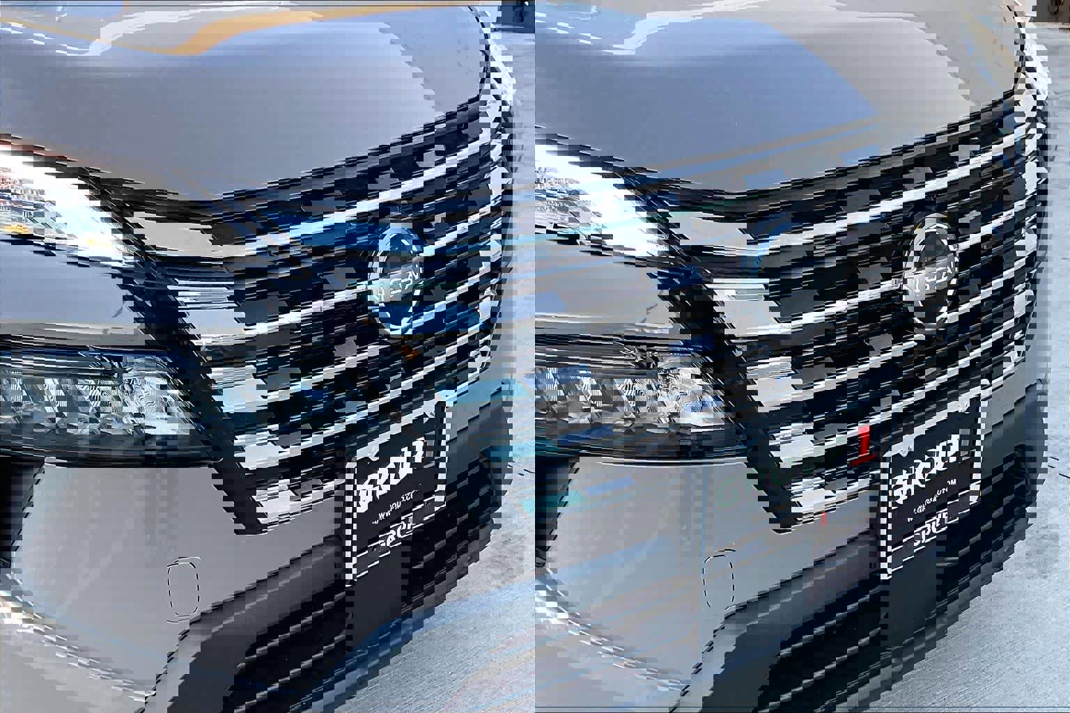 Used 2025 Nissan Rogue SV image 27