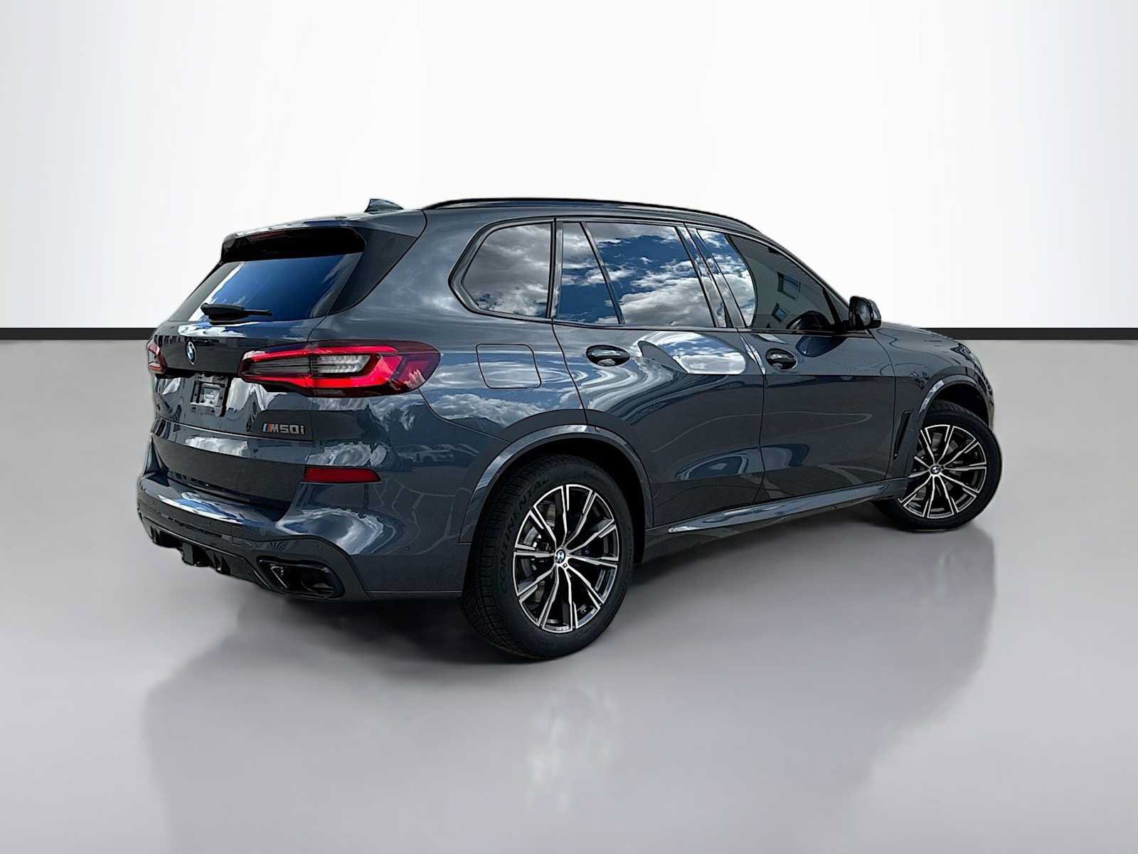 Used 2021 BMW X5 M50i w/ Dynamic Handling Package AWD/4WD image 3