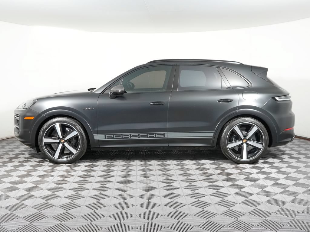 Certified 2024 Porsche Cayenne Turbo AWD/4WD image 2