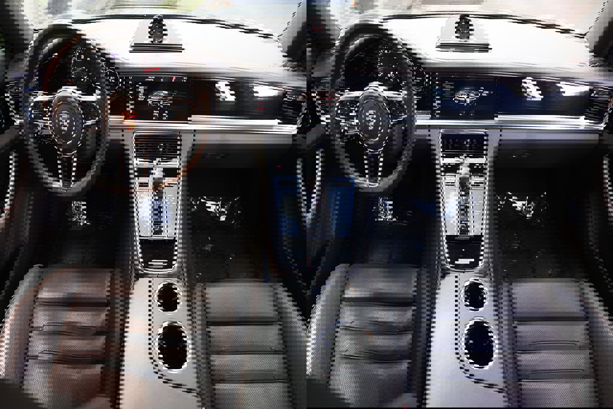 Used 2018 Porsche Panamera 4 image 2