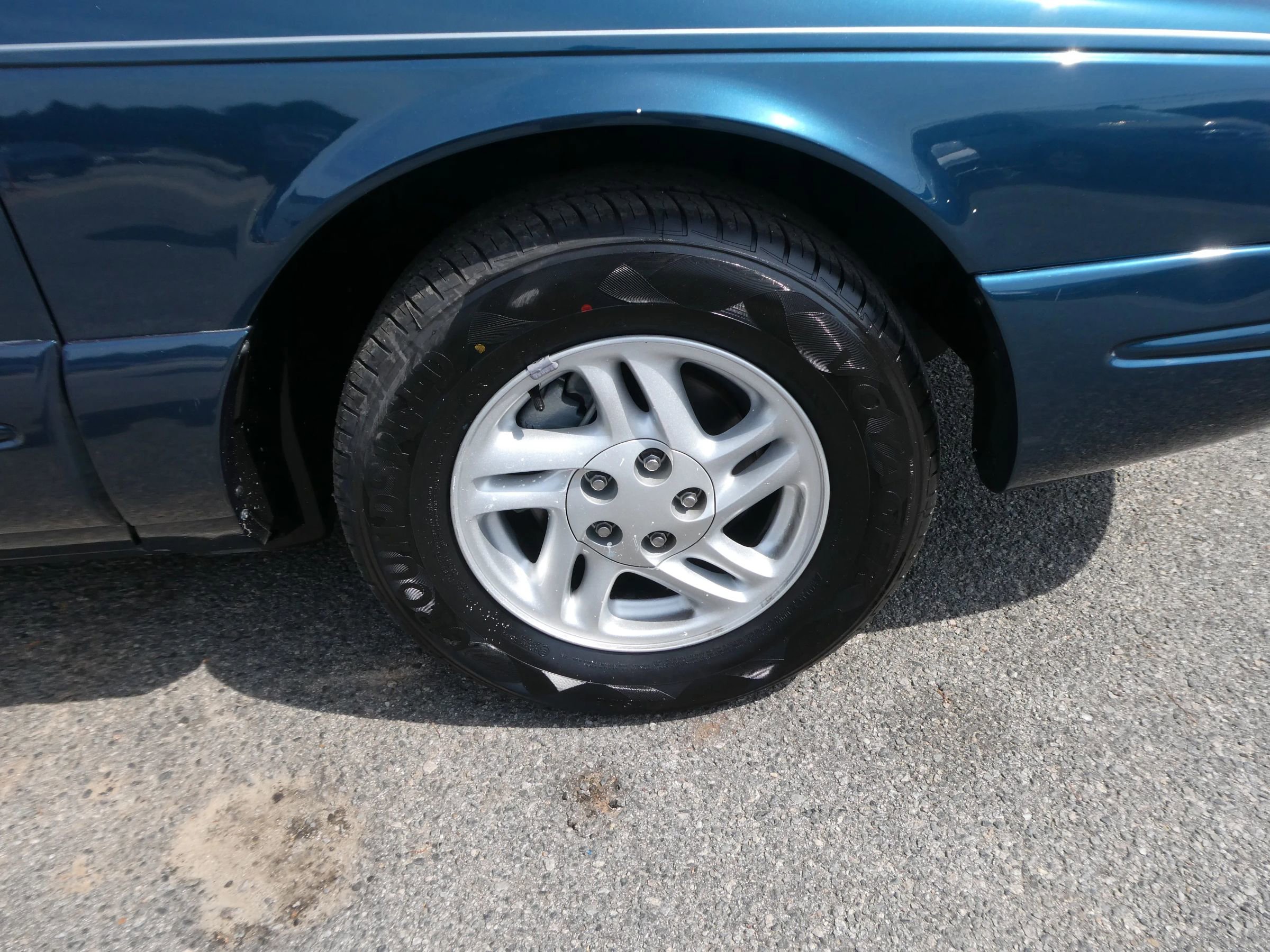 Used 1996 Ford Thunderbird LX RWD image 27