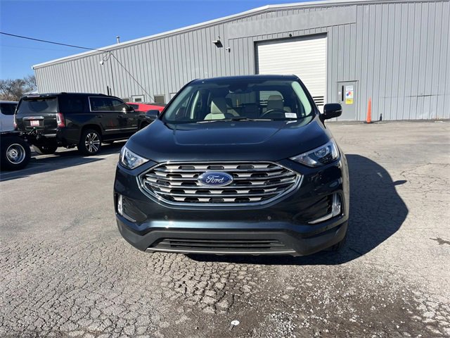Used 2022 Ford Edge Titanium w/ Class II Trailer Tow Package image 8