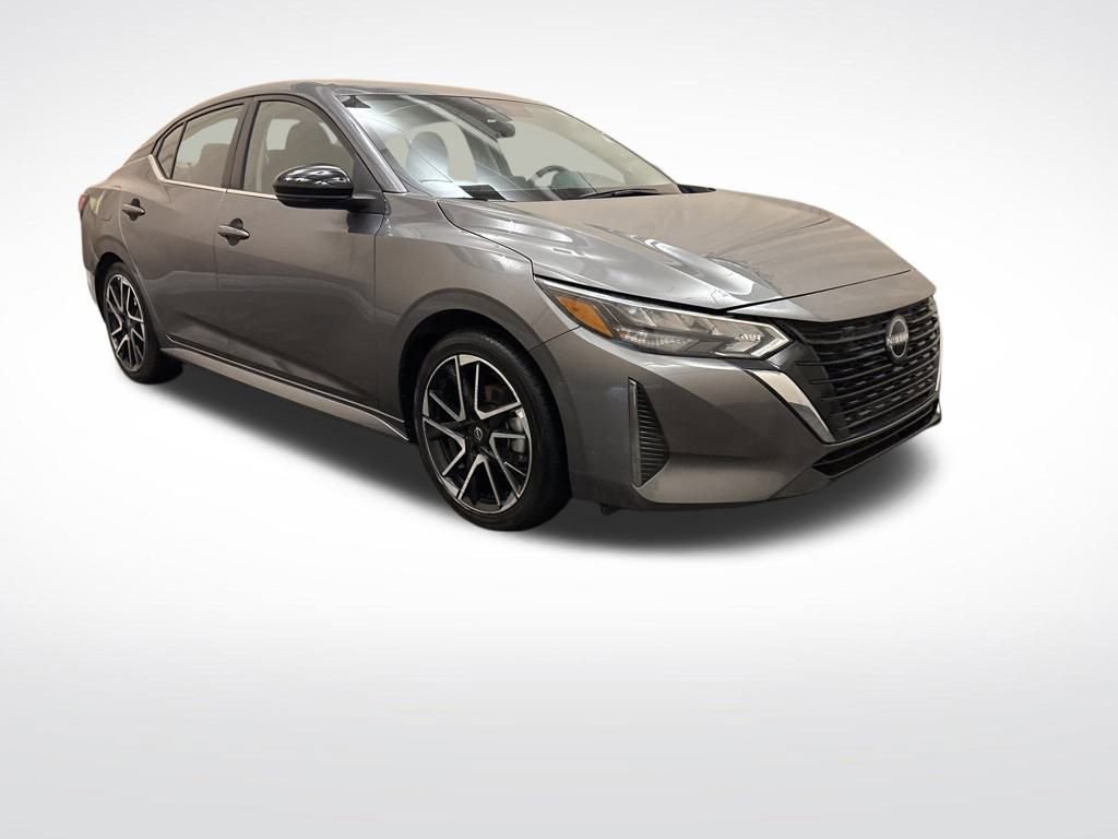 Used 2025 Nissan Sentra SR image 3