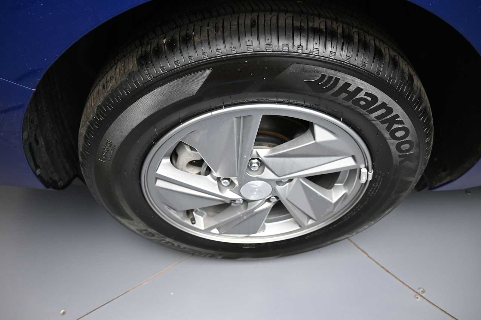 Certified 2025 Hyundai Elantra SE FWD image 11