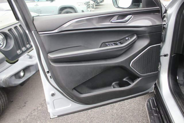 Used 2021 Jeep Grand Cherokee L Laredo image 19