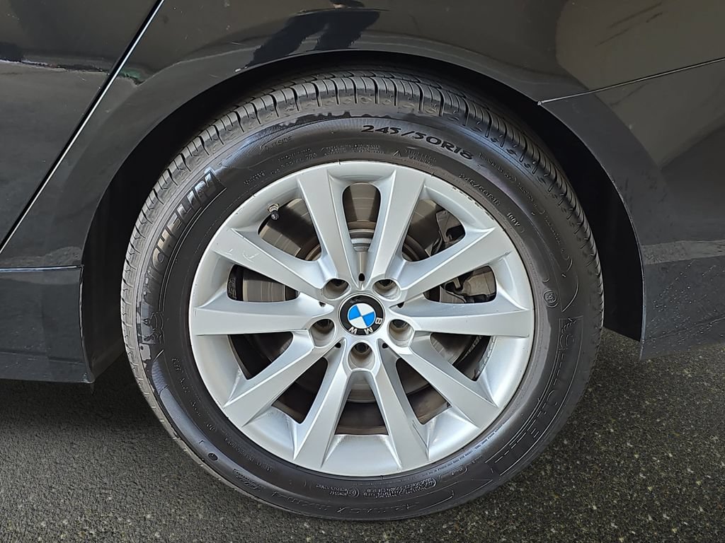 Used 2016 BMW 550i Gran Turismo xDrive AWD/4WD image 36