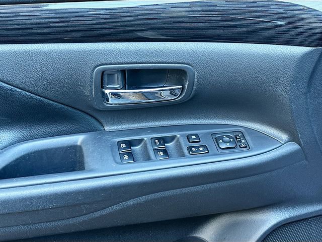 Used 2017 Mitsubishi Outlander SEL image 18