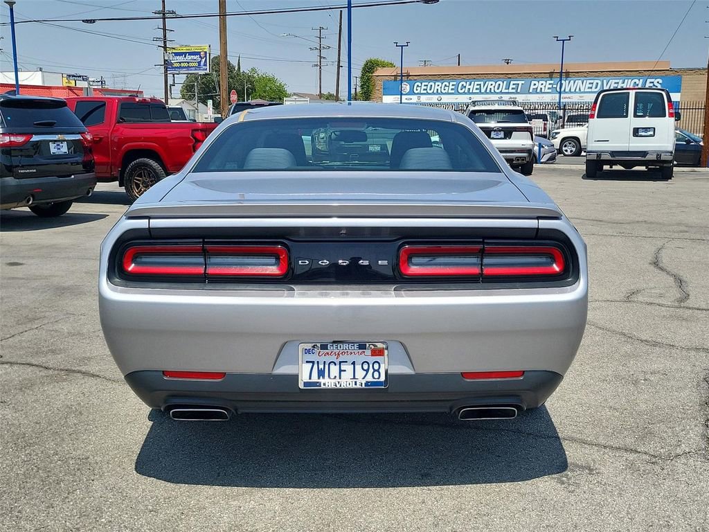 Used 2016 Dodge Challenger R/T RWD image 28