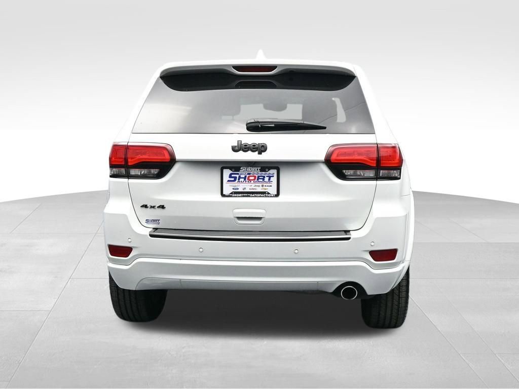 Used 2018 Jeep Grand Cherokee Altitude AWD/4WD image 4