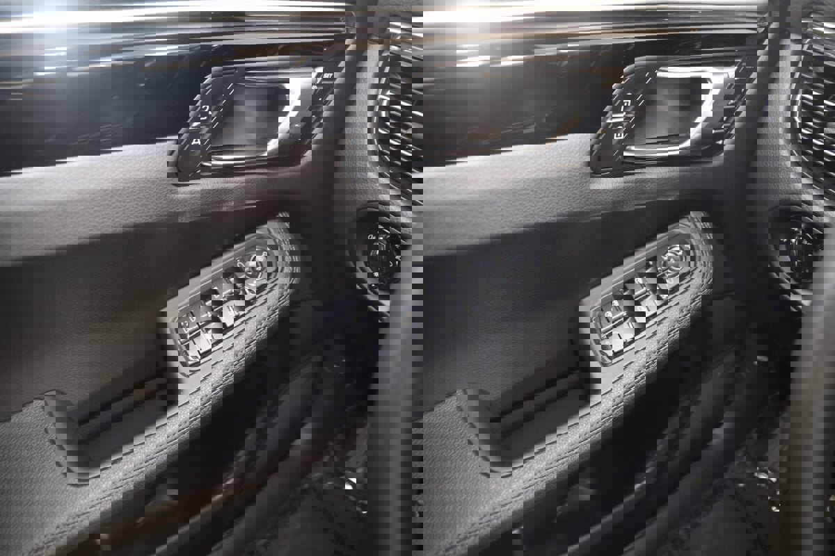 Used 2025 Porsche Macan image 39