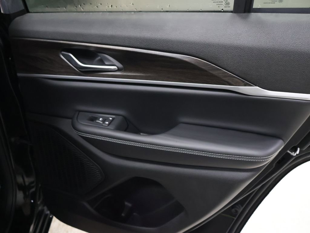 New 2026 Jeep Grand Cherokee Laredo image 16