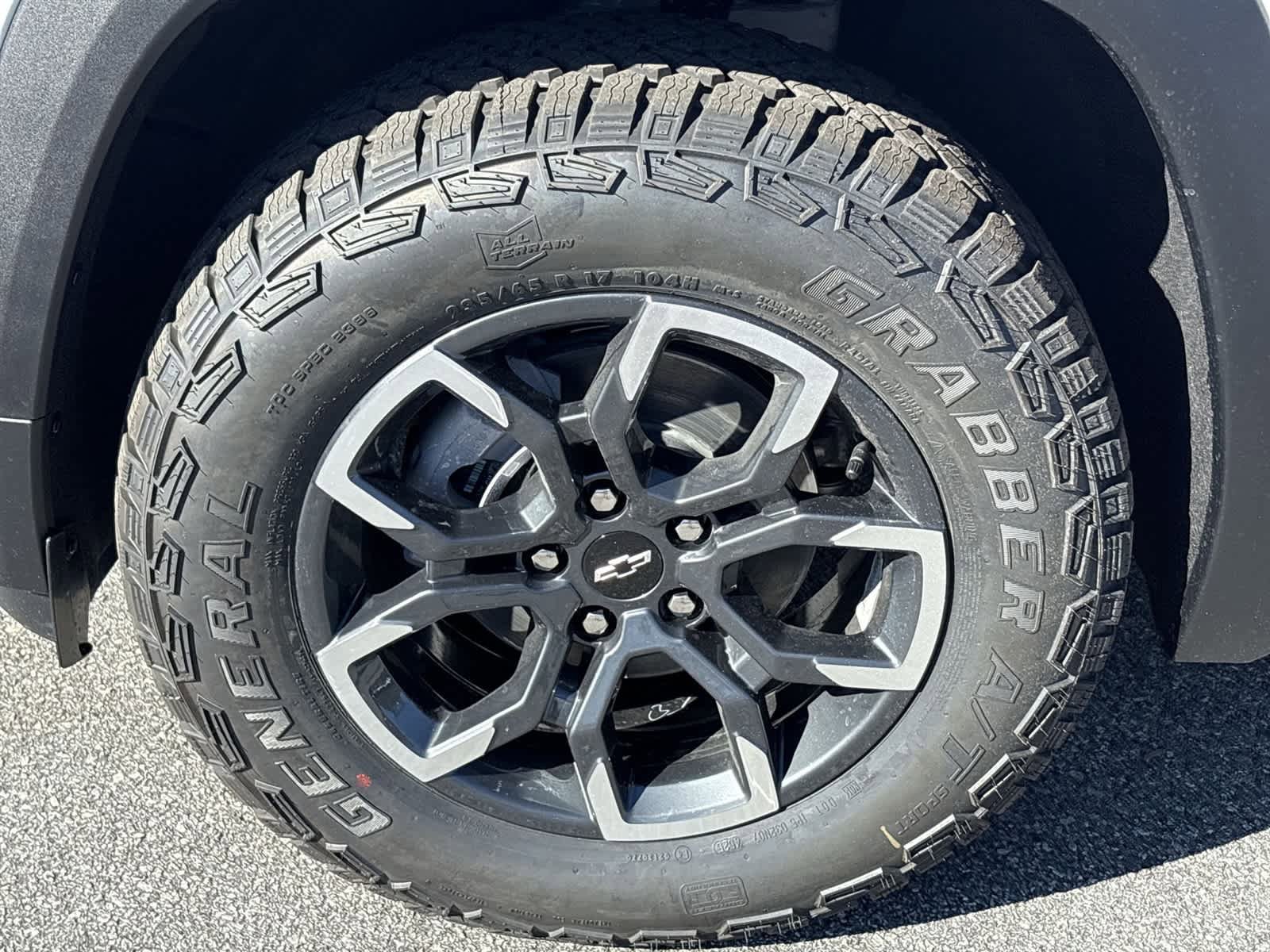 New 2026 Chevrolet Equinox ACTIV w/ Convenience Package III AWD/4WD image 32