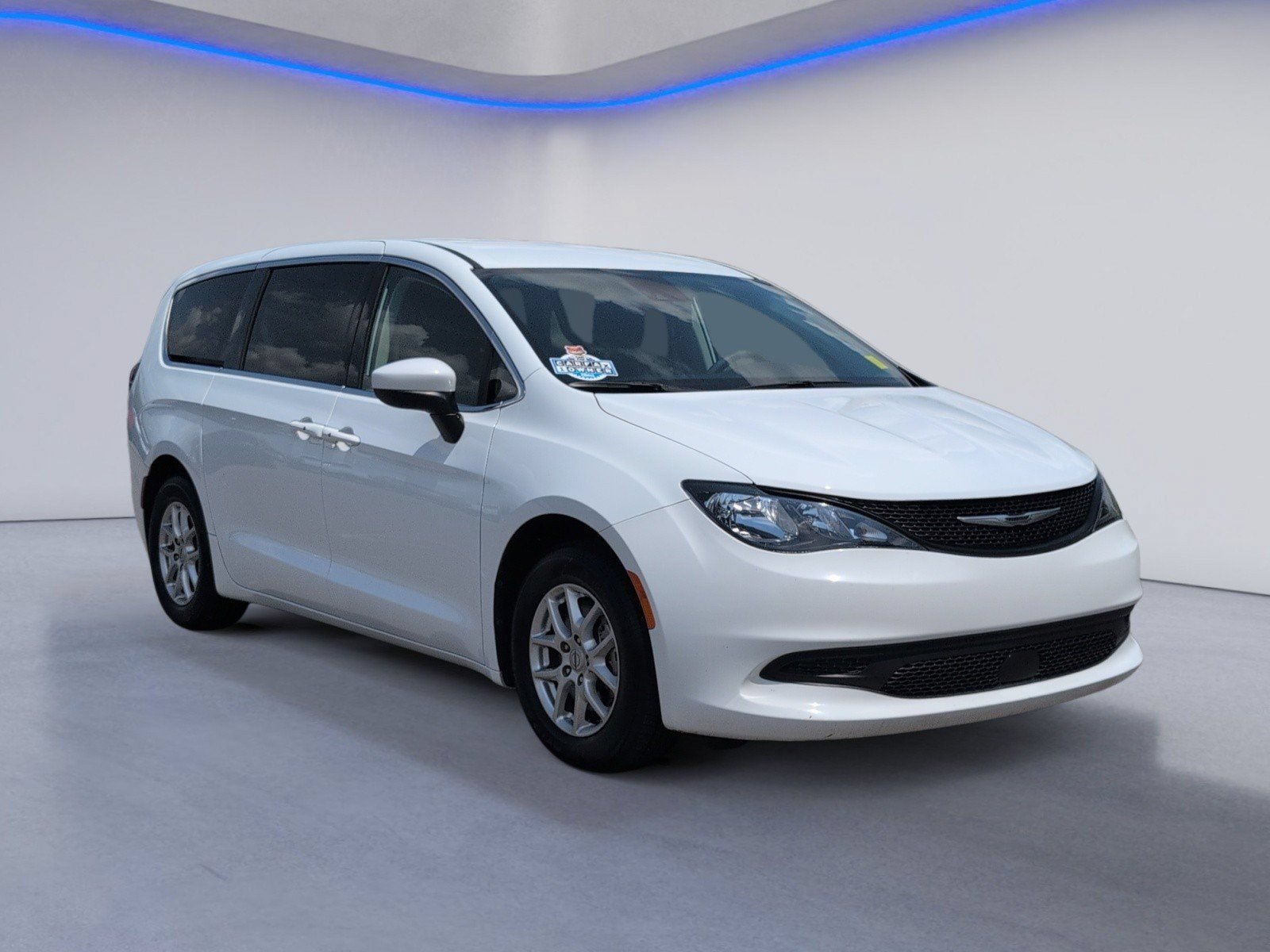 Used 2023 Chrysler Voyager LX FWD image 10