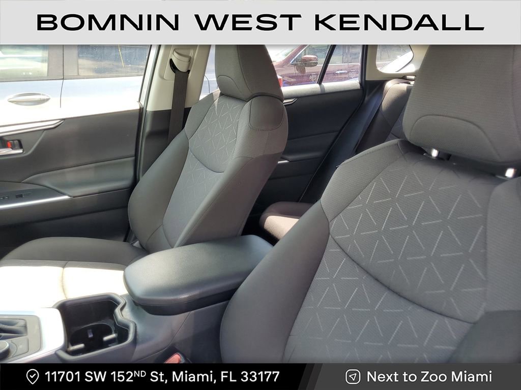 Used 2024 Toyota RAV4 XLE image 18