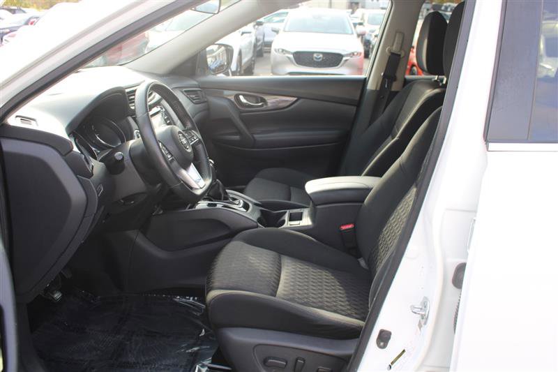 Used 2017 Nissan Rogue SV image 11