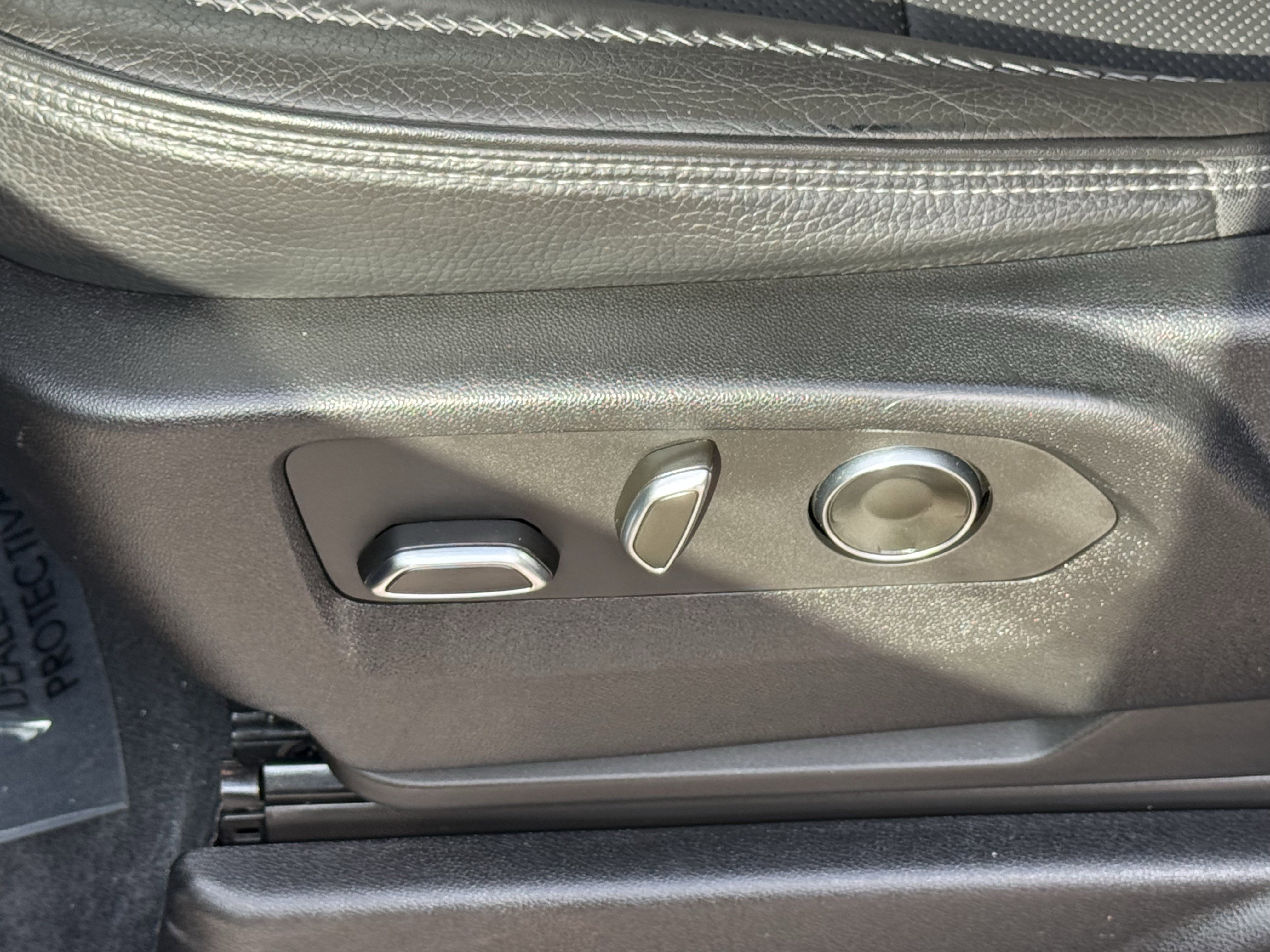 Used 2023 GMC Yukon Denali image 29