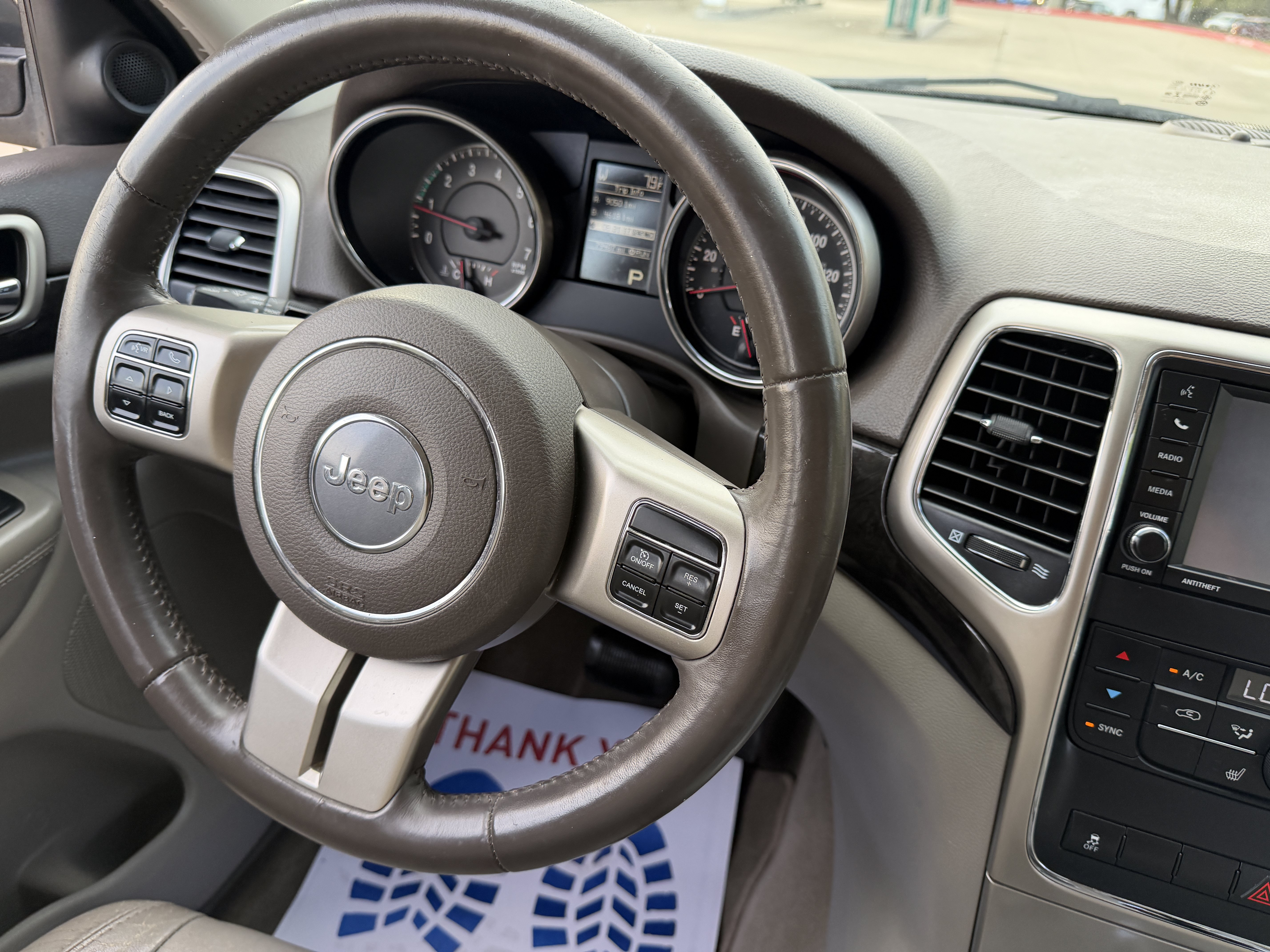 Used 2012 Jeep Grand Cherokee Laredo RWD image 25
