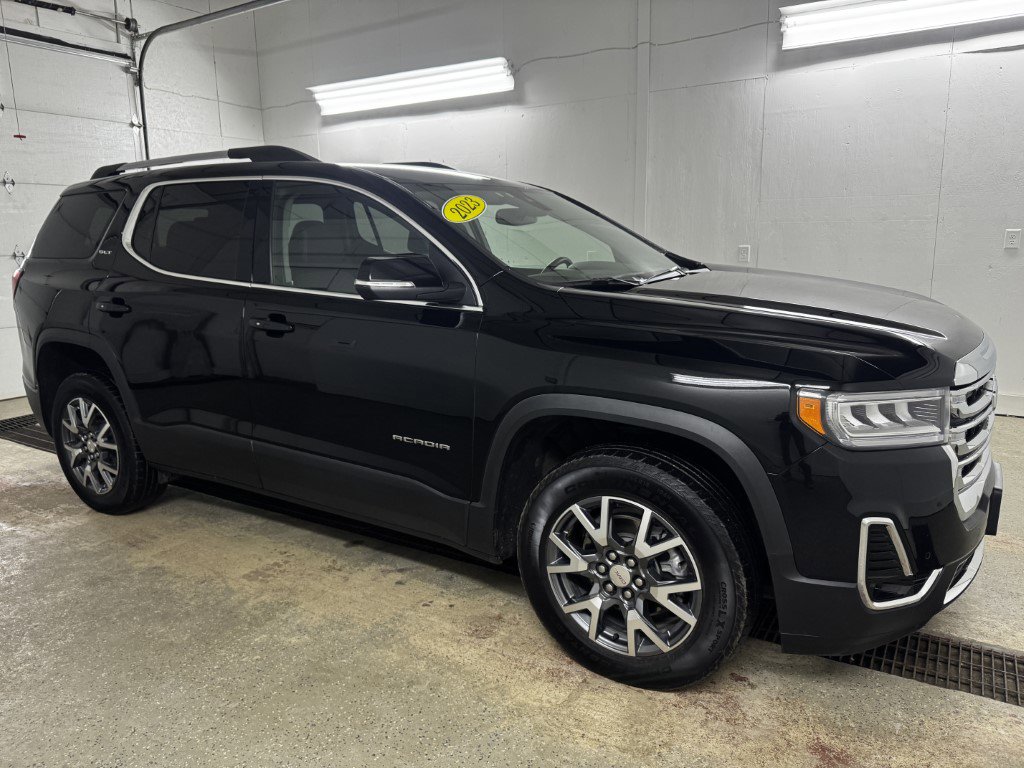 Used 2023 GMC Acadia SLT image 1