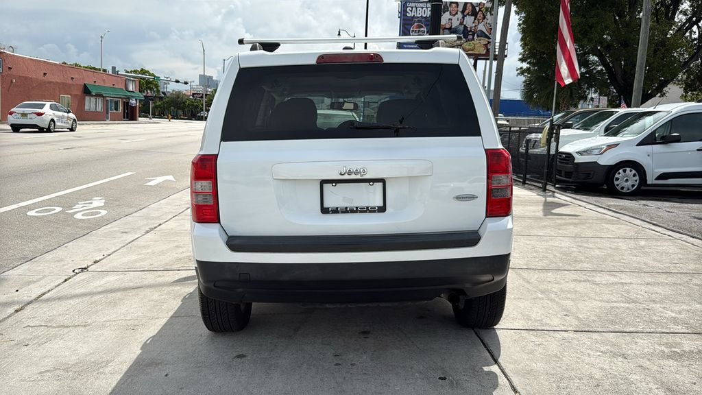 Used 2017 Jeep Patriot Latitude FWD image 13