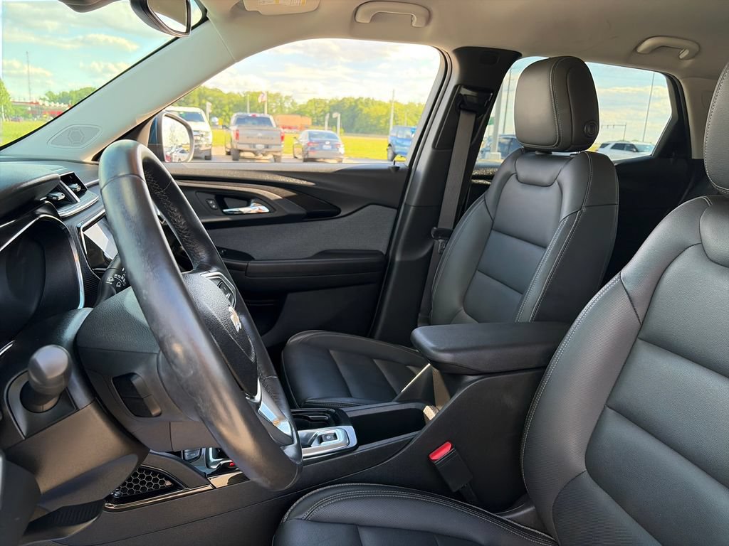Used 2021 Chevrolet TrailBlazer LT w/ Premium Seating Package FWD image 16