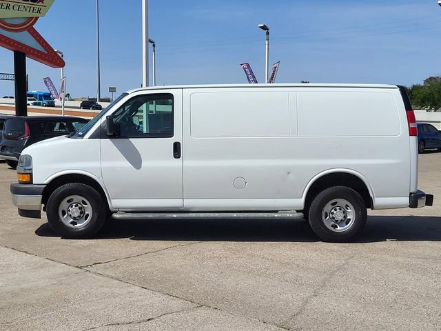 Used 2018 Chevrolet Express 2500 w/ Driver Convenience Package RWD image 2