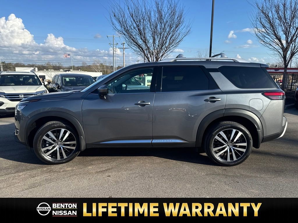 Certified 2025 Nissan Pathfinder Platinum w/ Black Appearance Package image 5