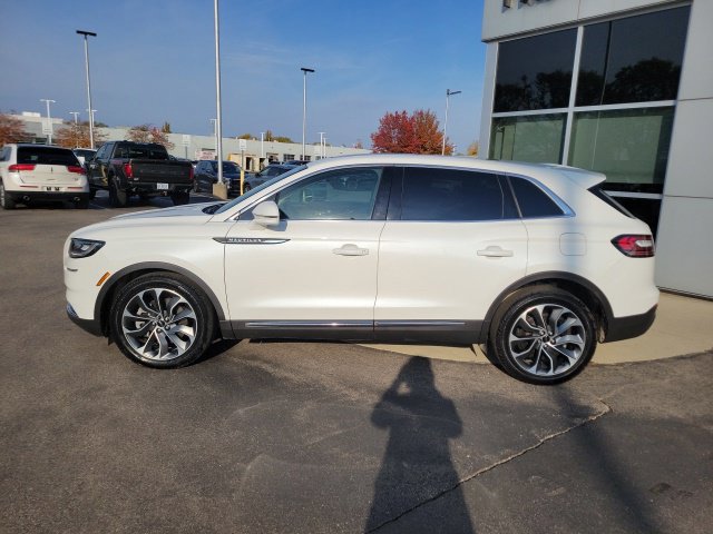 Used 2023 Lincoln Nautilus Reserve AWD/4WD image 3