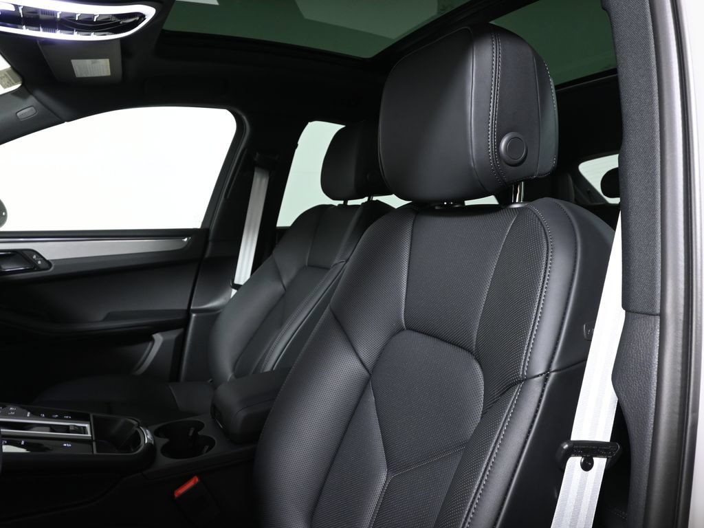 New 2026 Porsche Macan AWD/4WD image 15