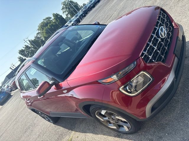 Used 2025 Hyundai Venue SEL FWD image 3