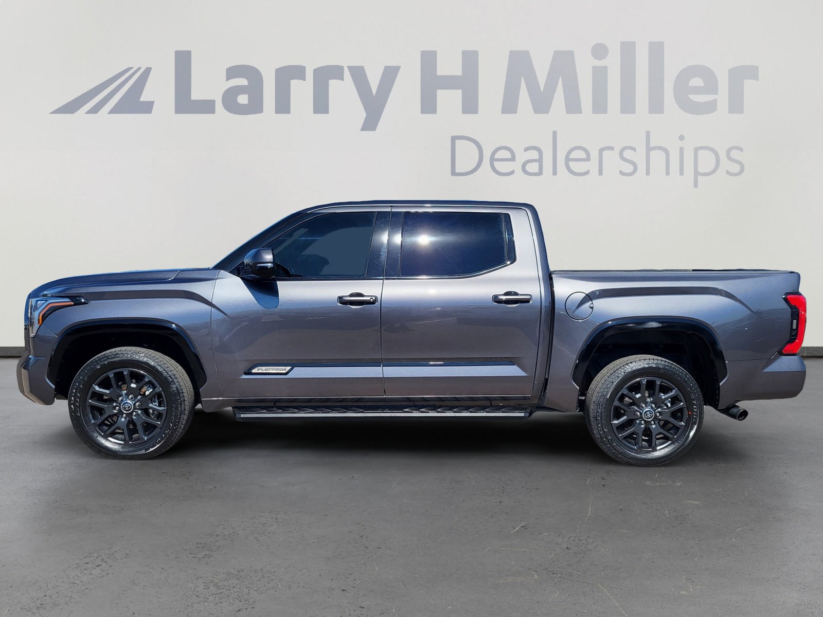 Used 2023 Toyota Tundra Platinum AWD/4WD image 4