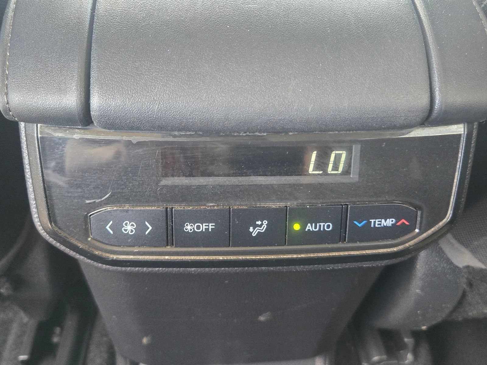 Used 2021 Toyota Highlander LE FWD image 9