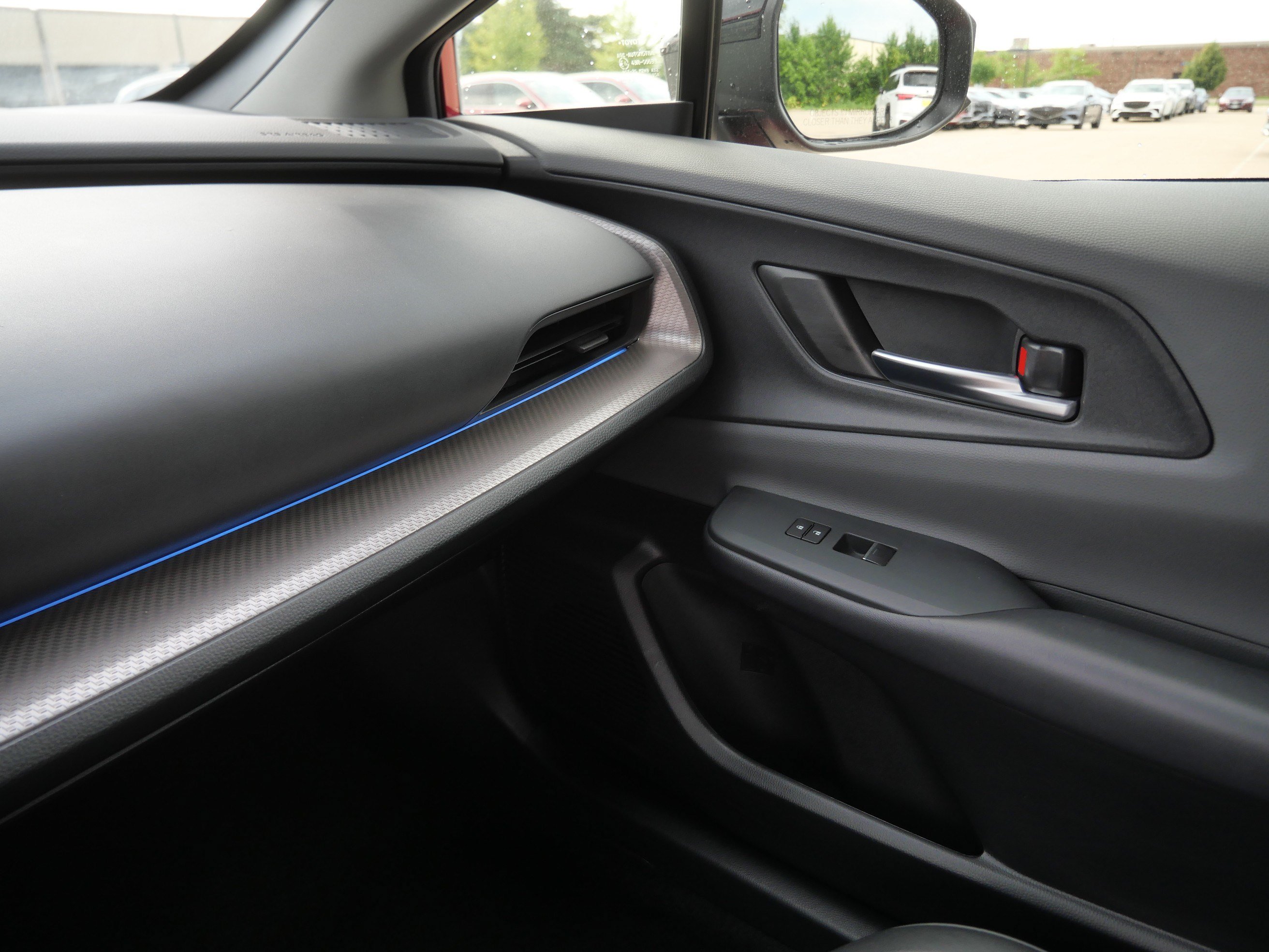 Certified 2025 Toyota Prius XLE FWD image 36