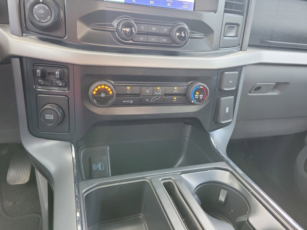 Used 2022 Ford F150 XLT w/ Trailer Tow Package RWD image 13