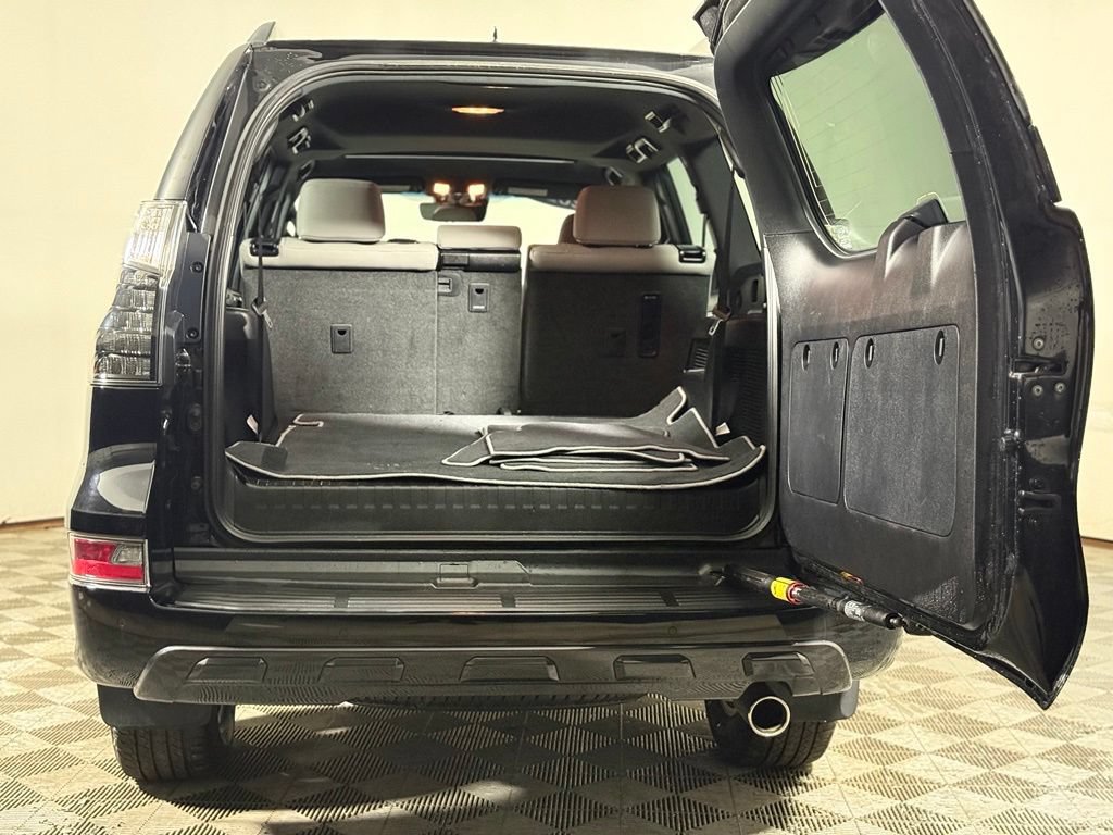 Used 2023 Lexus GX 460 w/ Black Line Special Edition AWD/4WD image 6