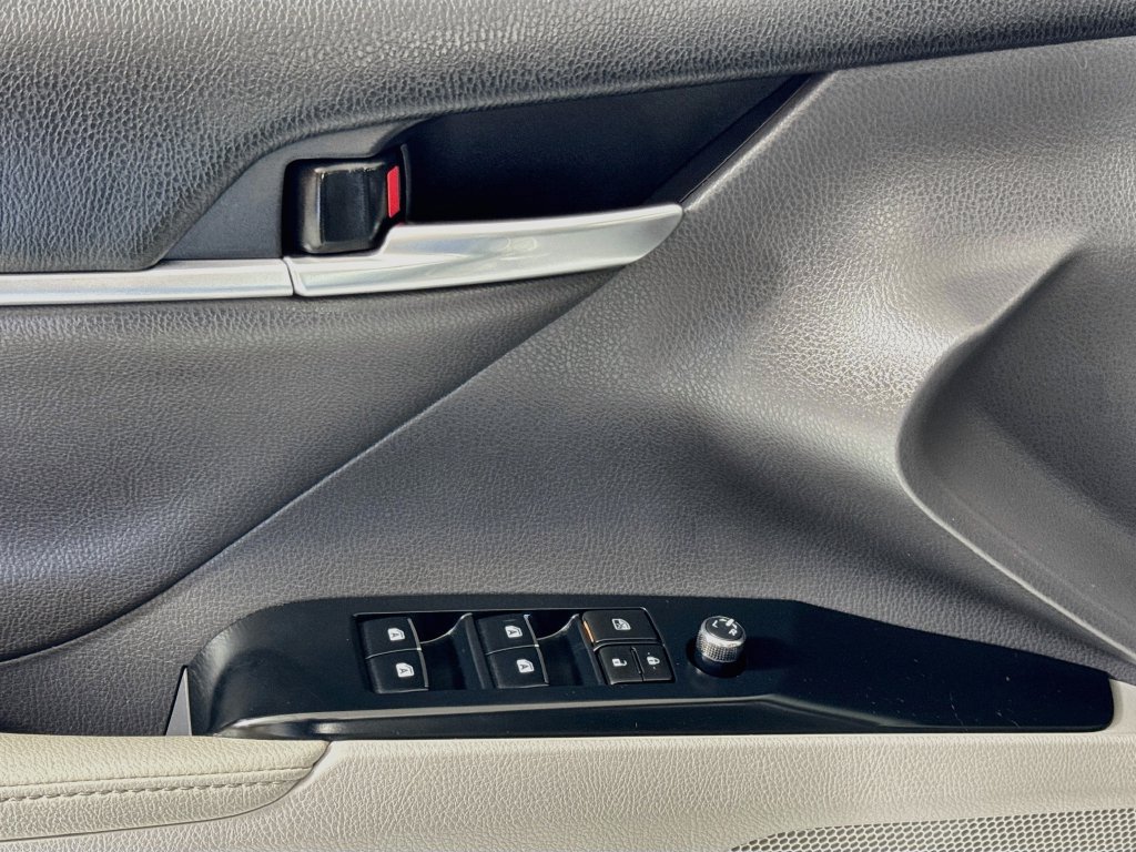 Used 2019 Toyota Camry XLE FWD image 15