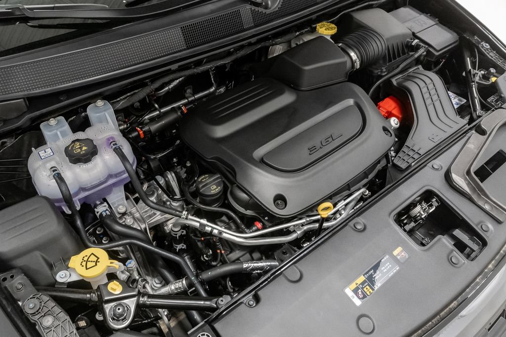 New 2027 Chrysler Pacifica Limited FWD image 4