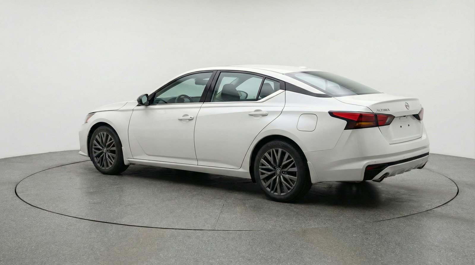 Used 2025 Nissan Altima 2.5 SV image 6