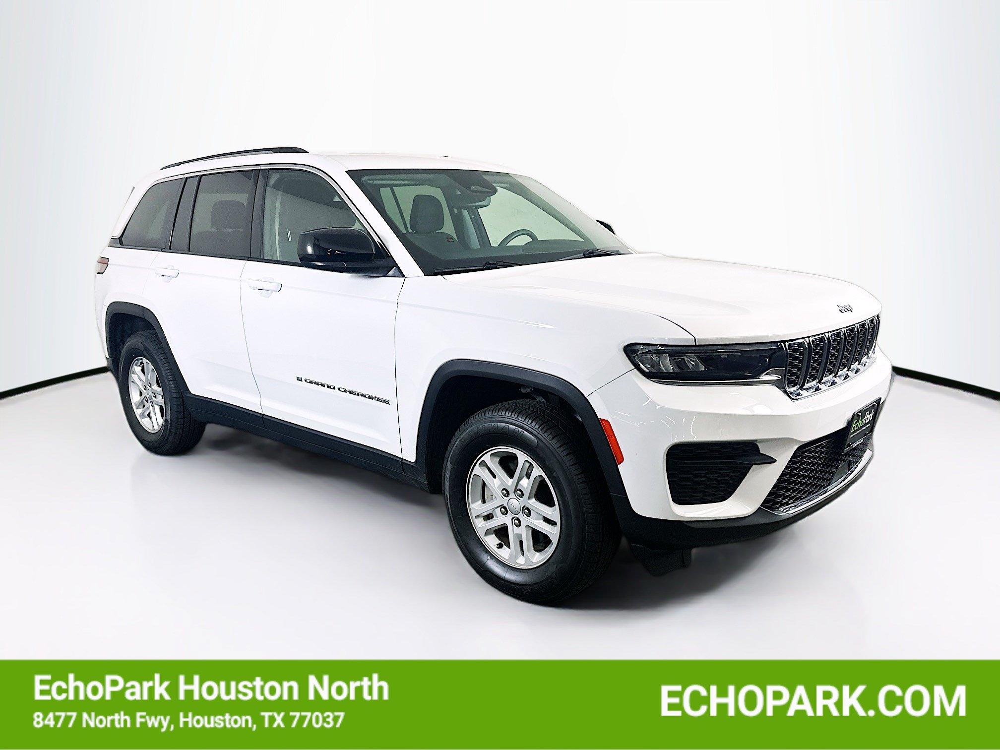 Used 2023 Jeep Grand Cherokee Laredo w/ Luxury Tech Group I AWD/4WD image 1
