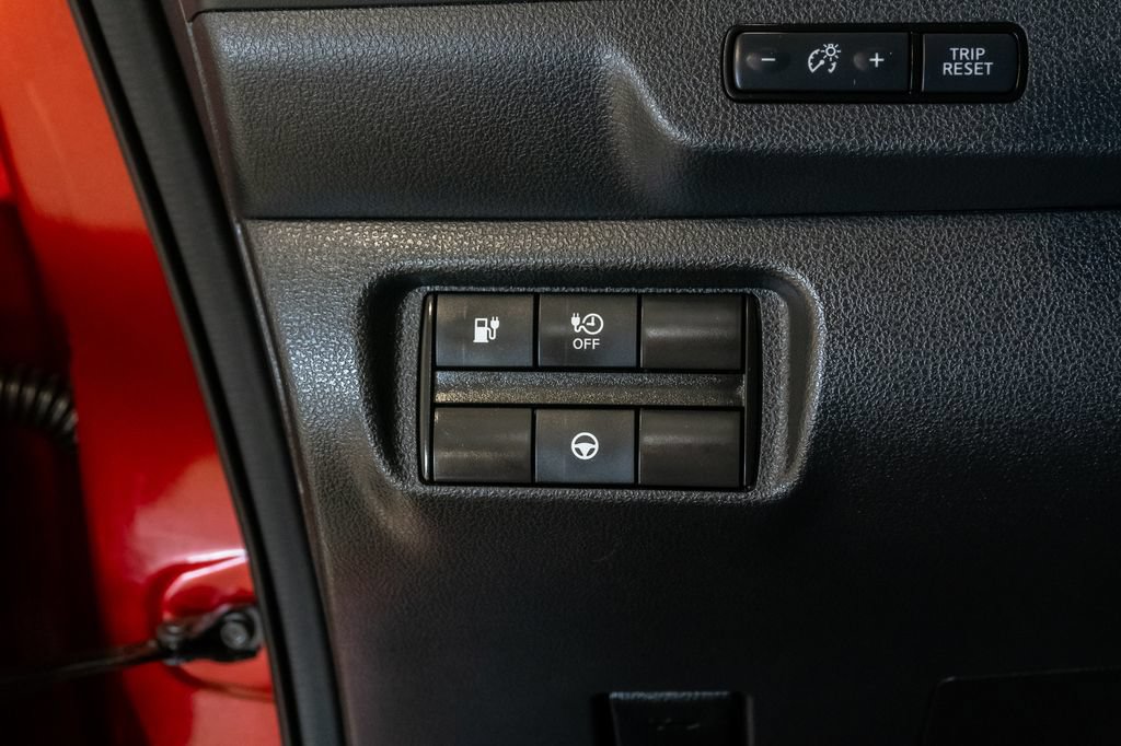 Used 2020 Nissan Leaf SV w/ SV Technology Package FWD image 12