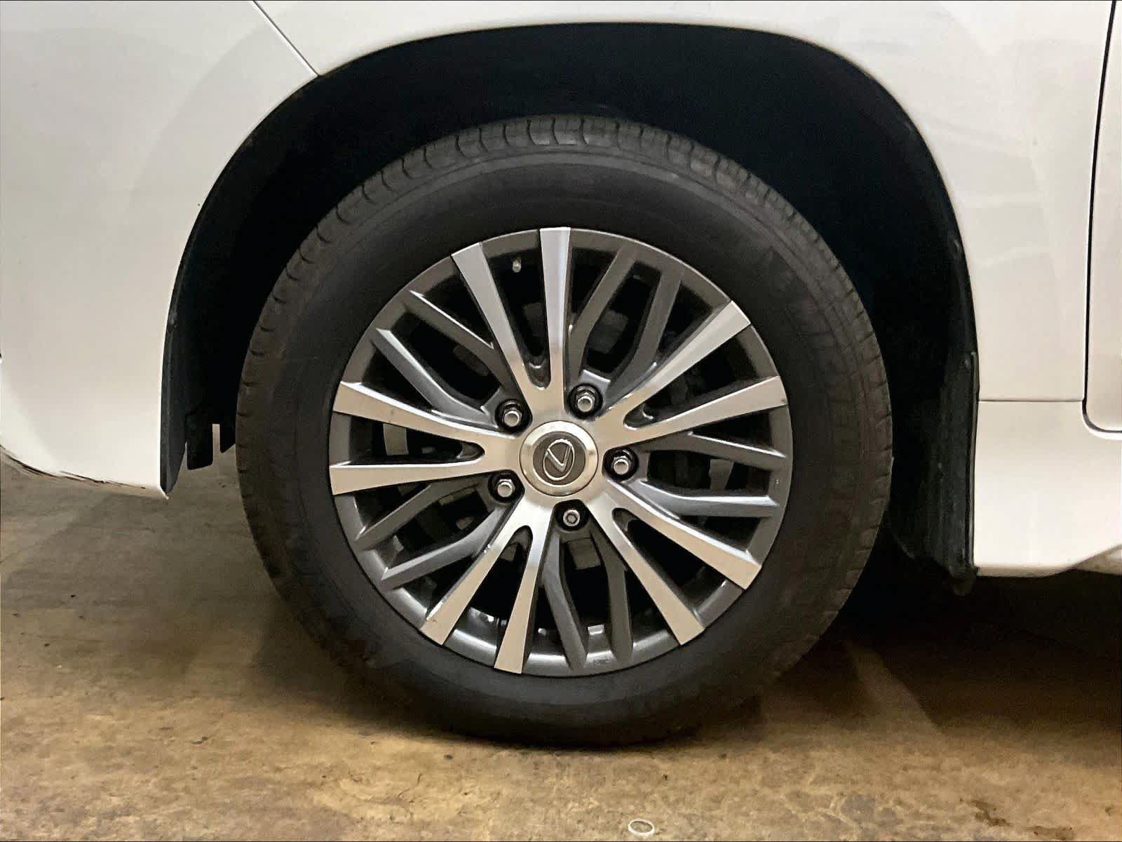 Used 2019 Lexus LX 570 4WD w/ Luxury Package image 13