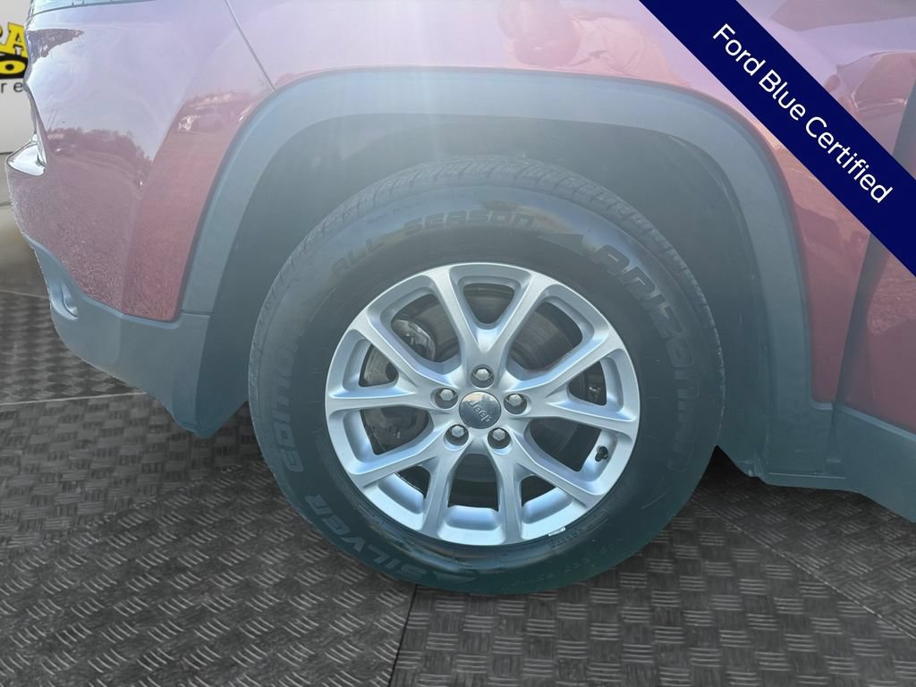 Used 2017 Jeep Cherokee Latitude w/ Comfort/Convenience Group FWD image 19