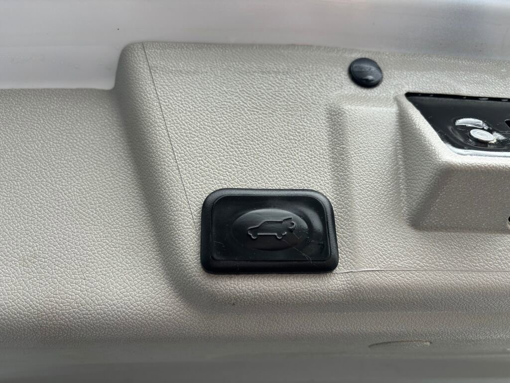 Used 2017 Buick Enclave Premium w/ Experience Buick Package image 9