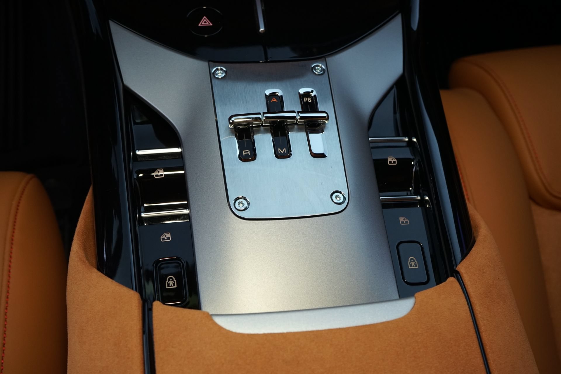 Used 2025 Ferrari Purosangue AWD/4WD image 16