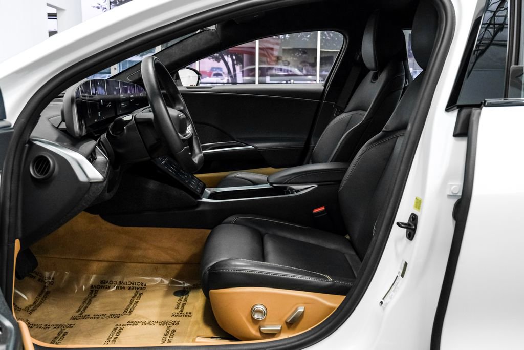 Used 2024 Lucid Air Touring image 4